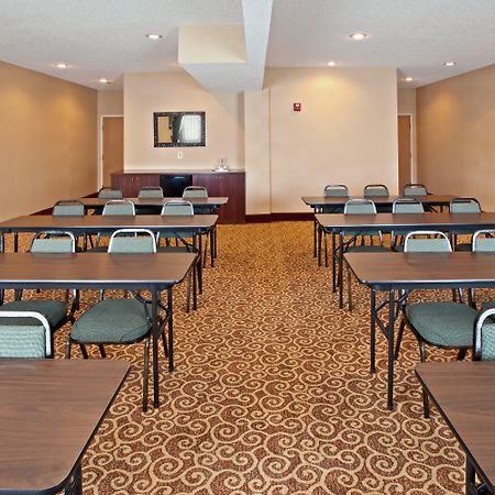 Holiday Inn Express Hotel & Suites Cincinnati-North/Шарънвил Екстериор снимка