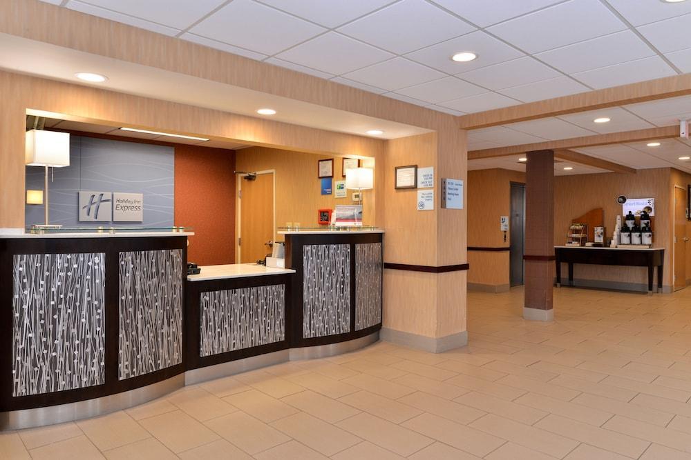 Holiday Inn Express Hotel & Suites Cincinnati-North/Шарънвил Екстериор снимка