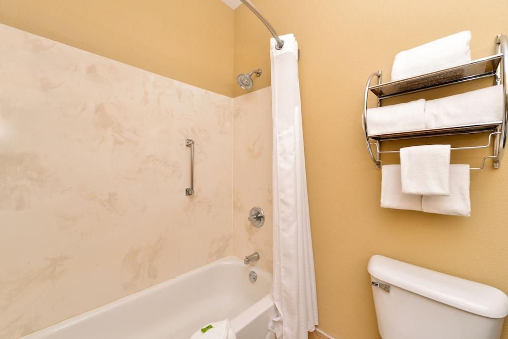 Holiday Inn Express Hotel & Suites Cincinnati-North/Шарънвил Екстериор снимка