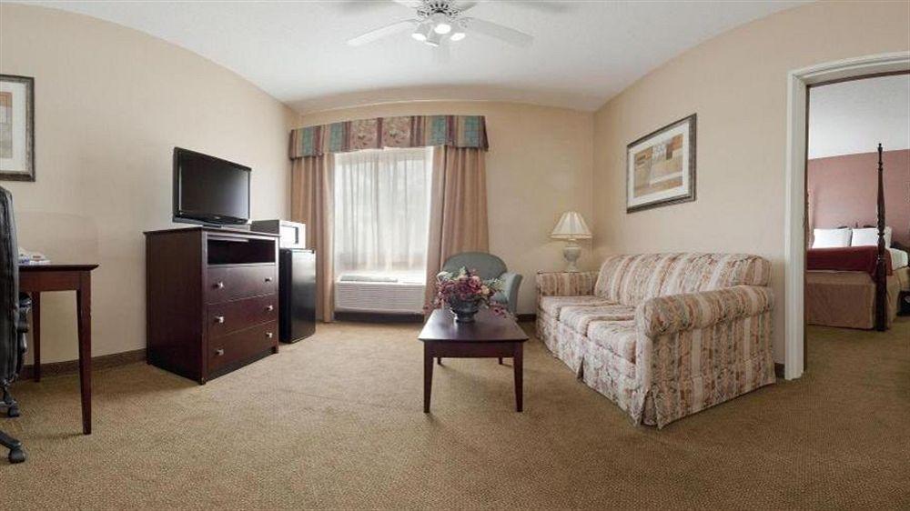 Holiday Inn Express Hotel & Suites Cincinnati-North/Шарънвил Екстериор снимка