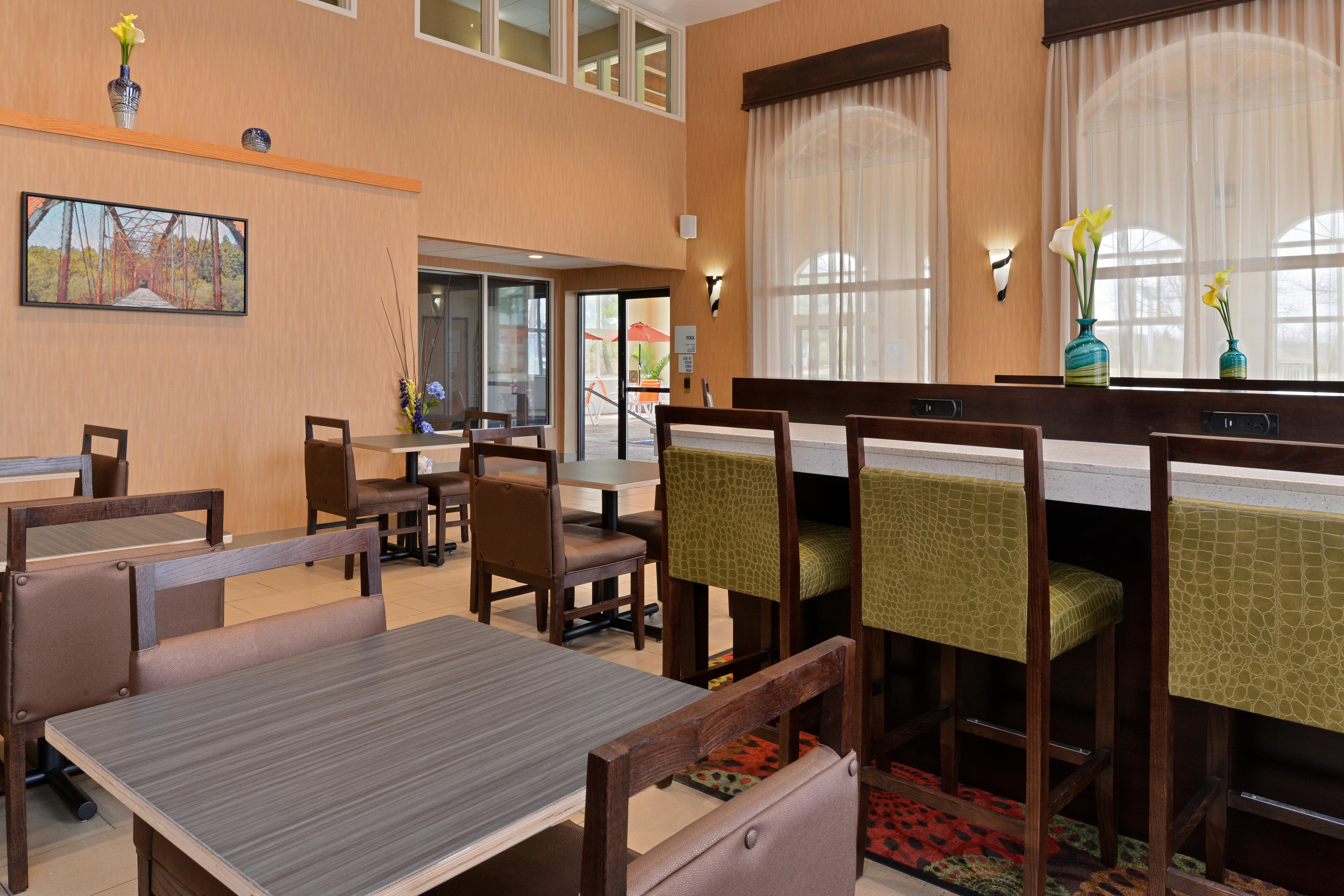 Holiday Inn Express Hotel & Suites Cincinnati-North/Шарънвил Екстериор снимка