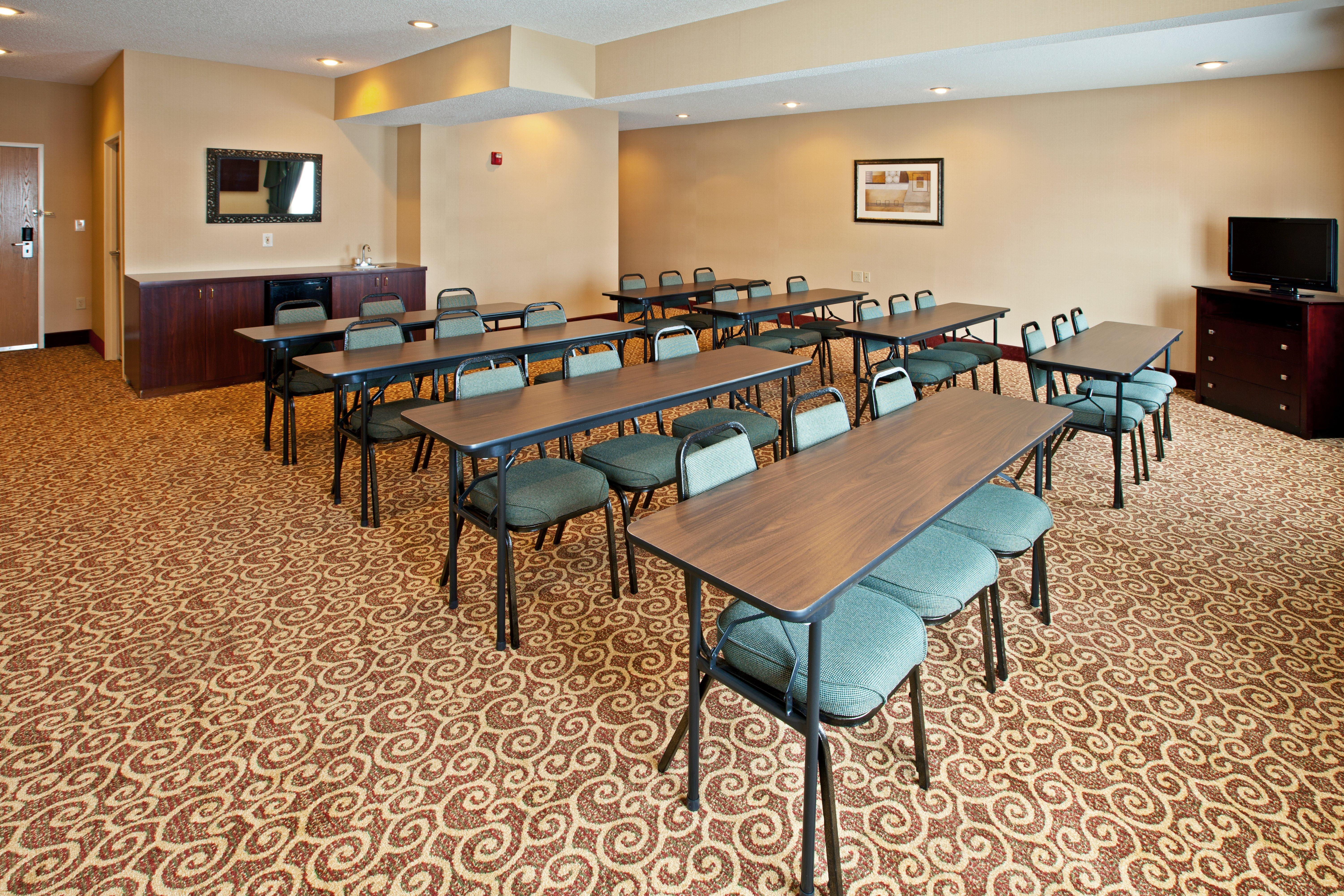 Holiday Inn Express Hotel & Suites Cincinnati-North/Шарънвил Екстериор снимка