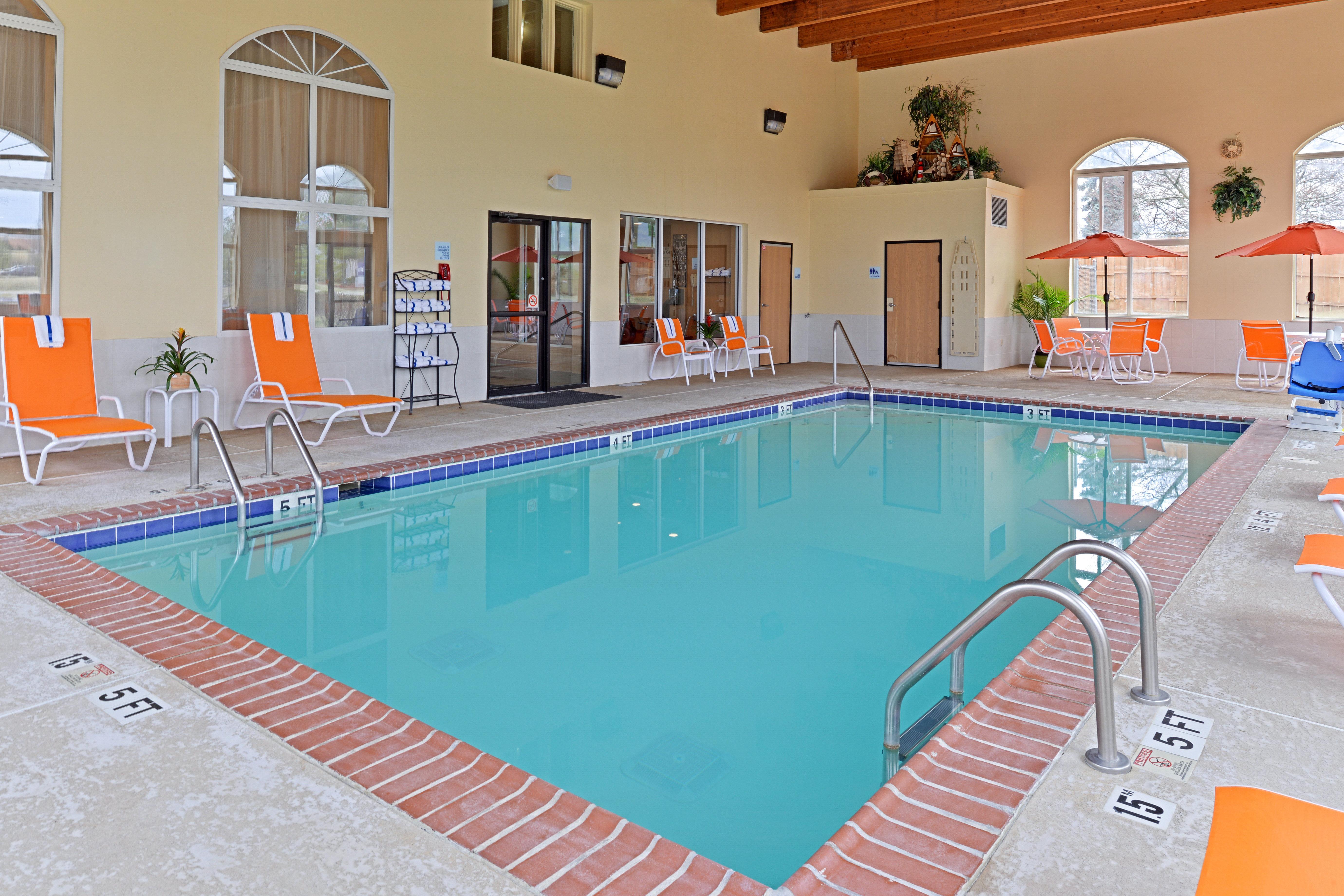 Holiday Inn Express Hotel & Suites Cincinnati-North/Шарънвил Екстериор снимка