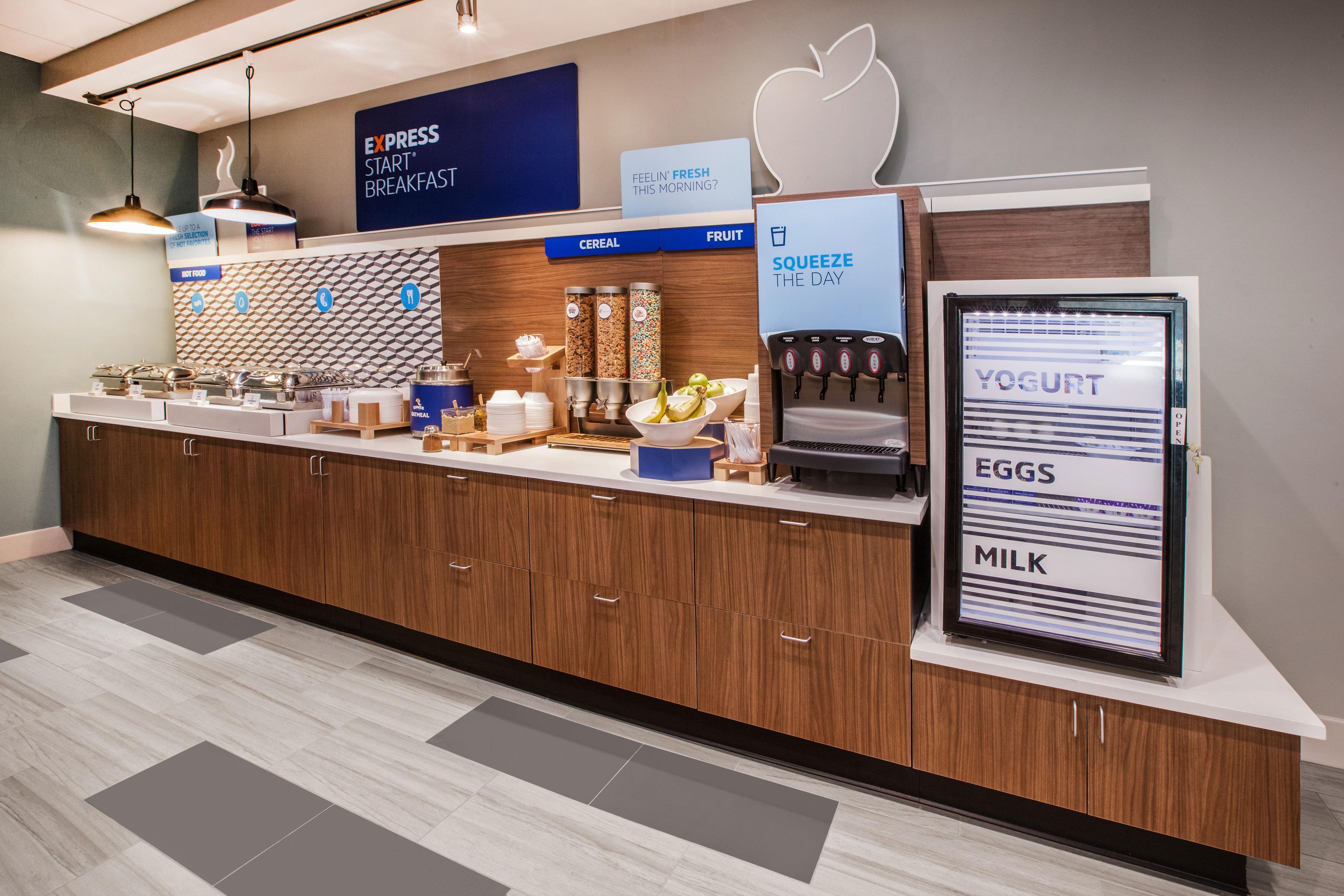 Holiday Inn Express Hotel & Suites Cincinnati-North/Шарънвил Екстериор снимка