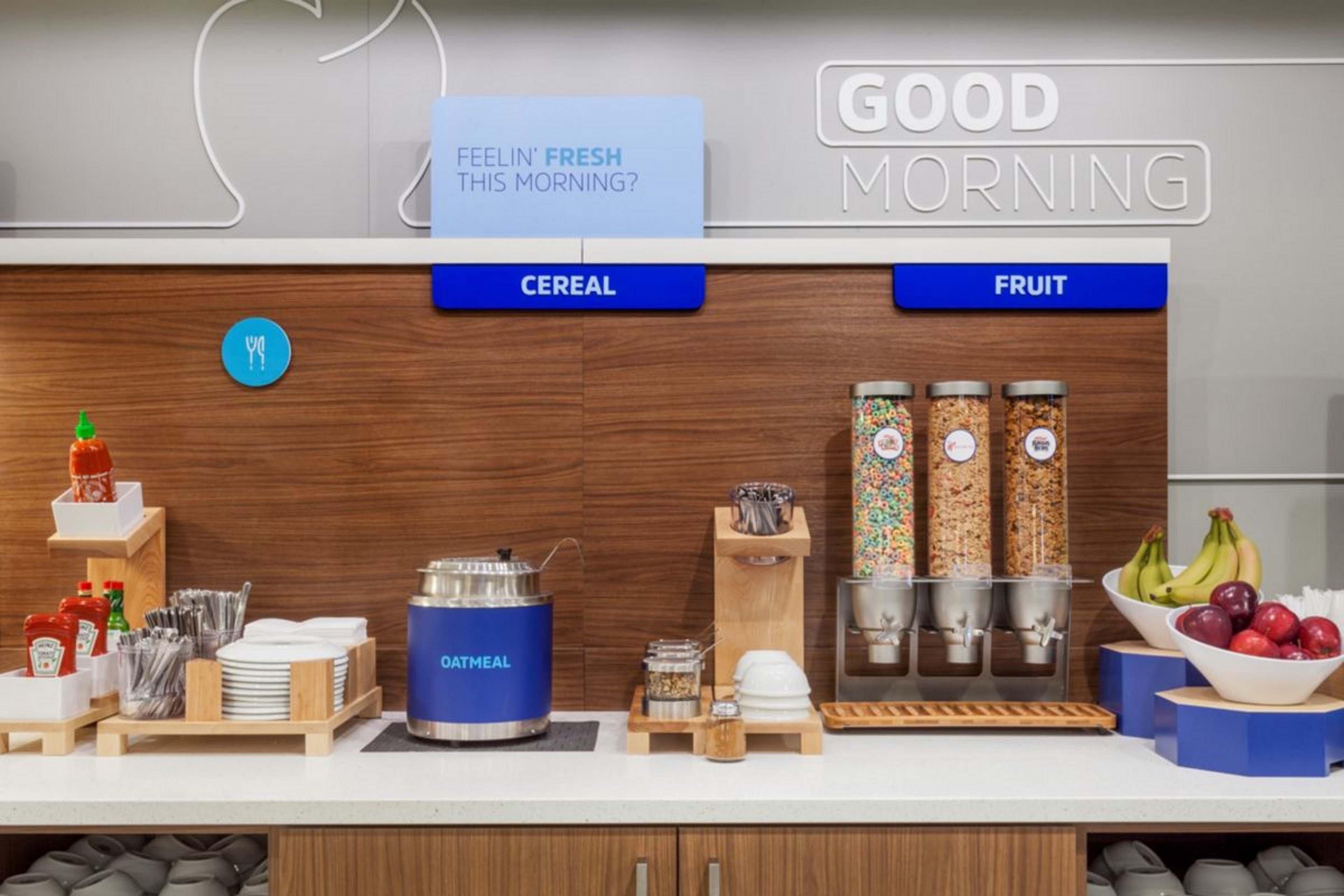 Holiday Inn Express Hotel & Suites Cincinnati-North/Шарънвил Екстериор снимка