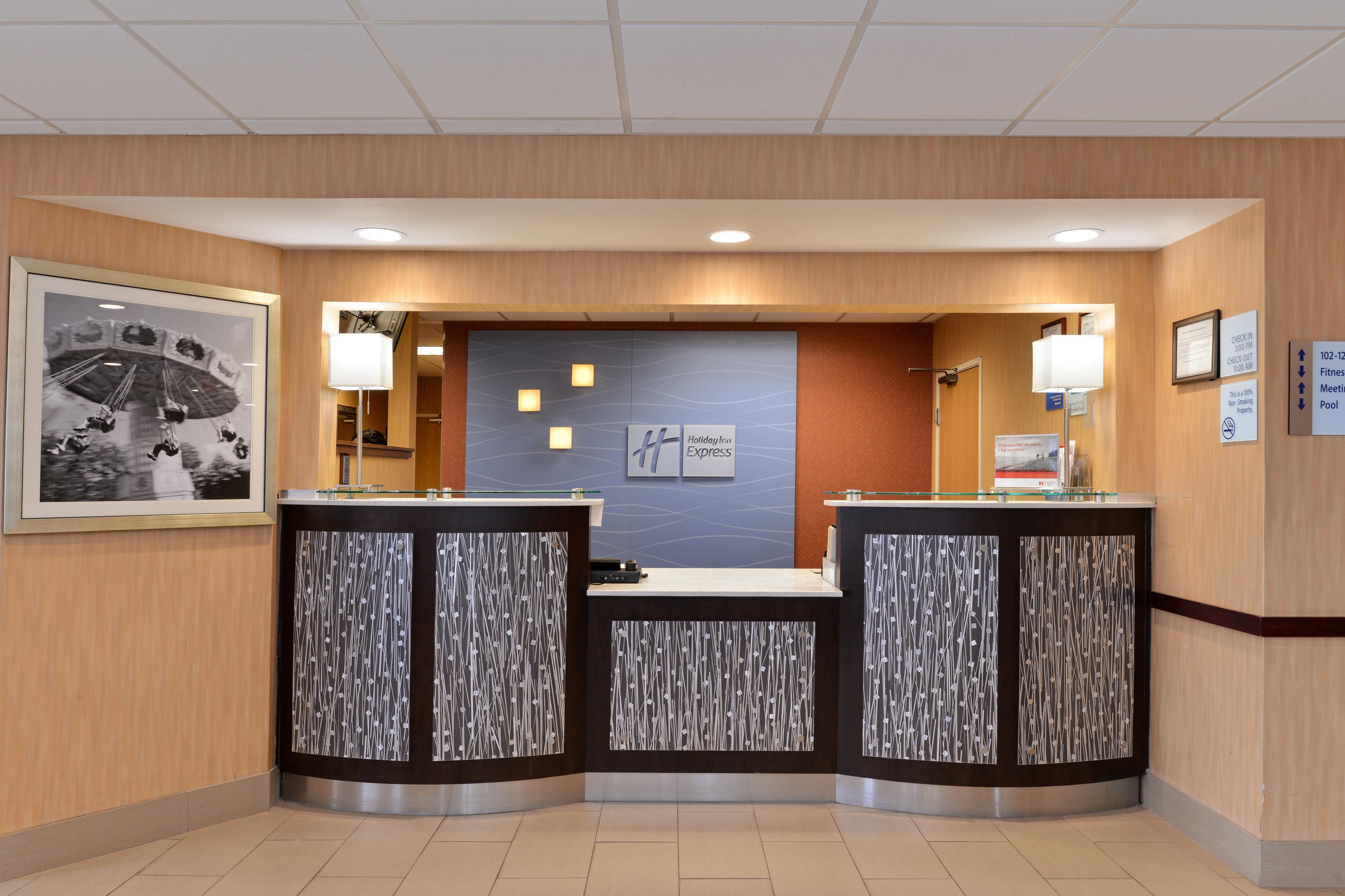 Holiday Inn Express Hotel & Suites Cincinnati-North/Шарънвил Екстериор снимка