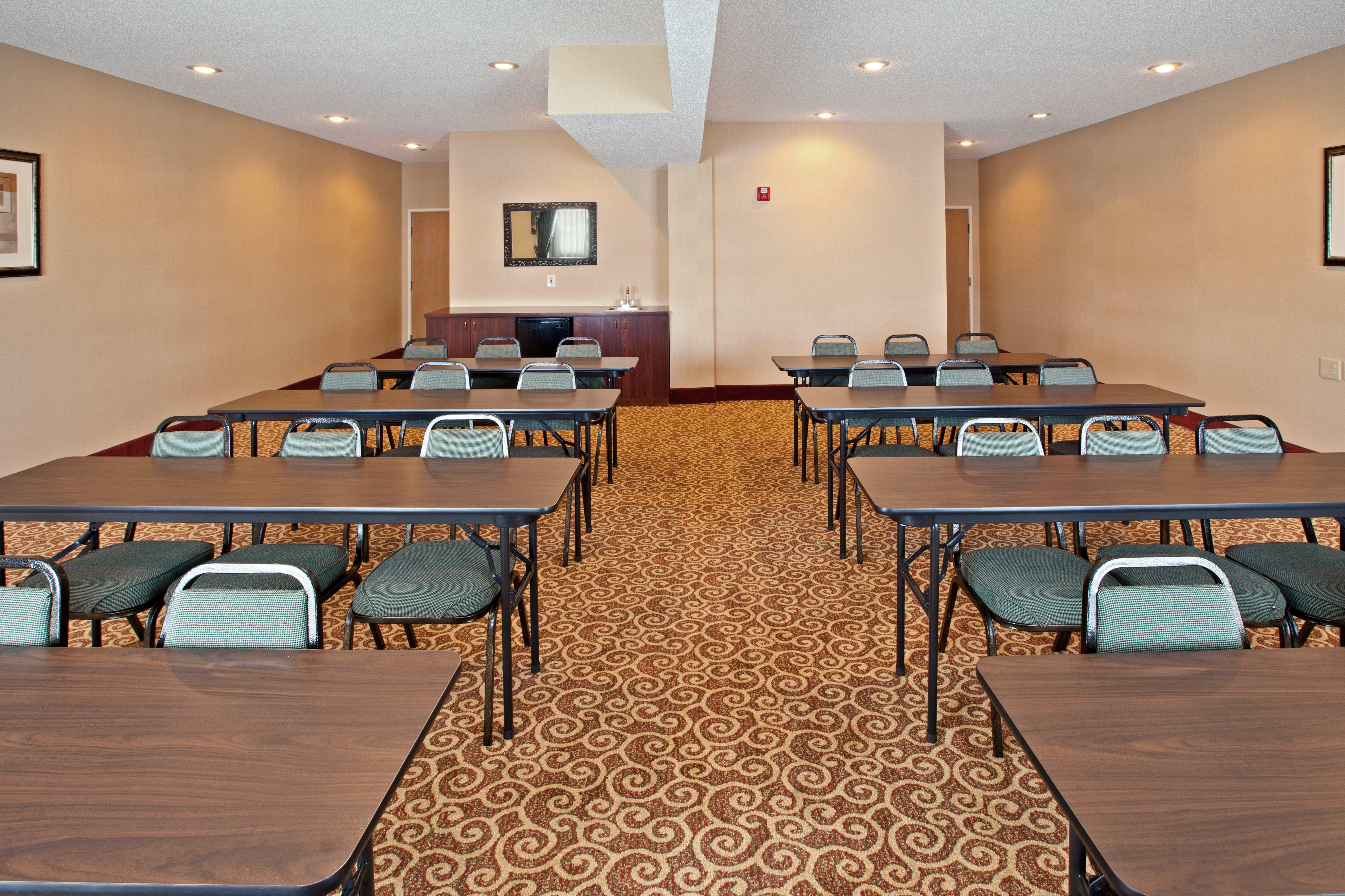 Holiday Inn Express Hotel & Suites Cincinnati-North/Шарънвил Екстериор снимка
