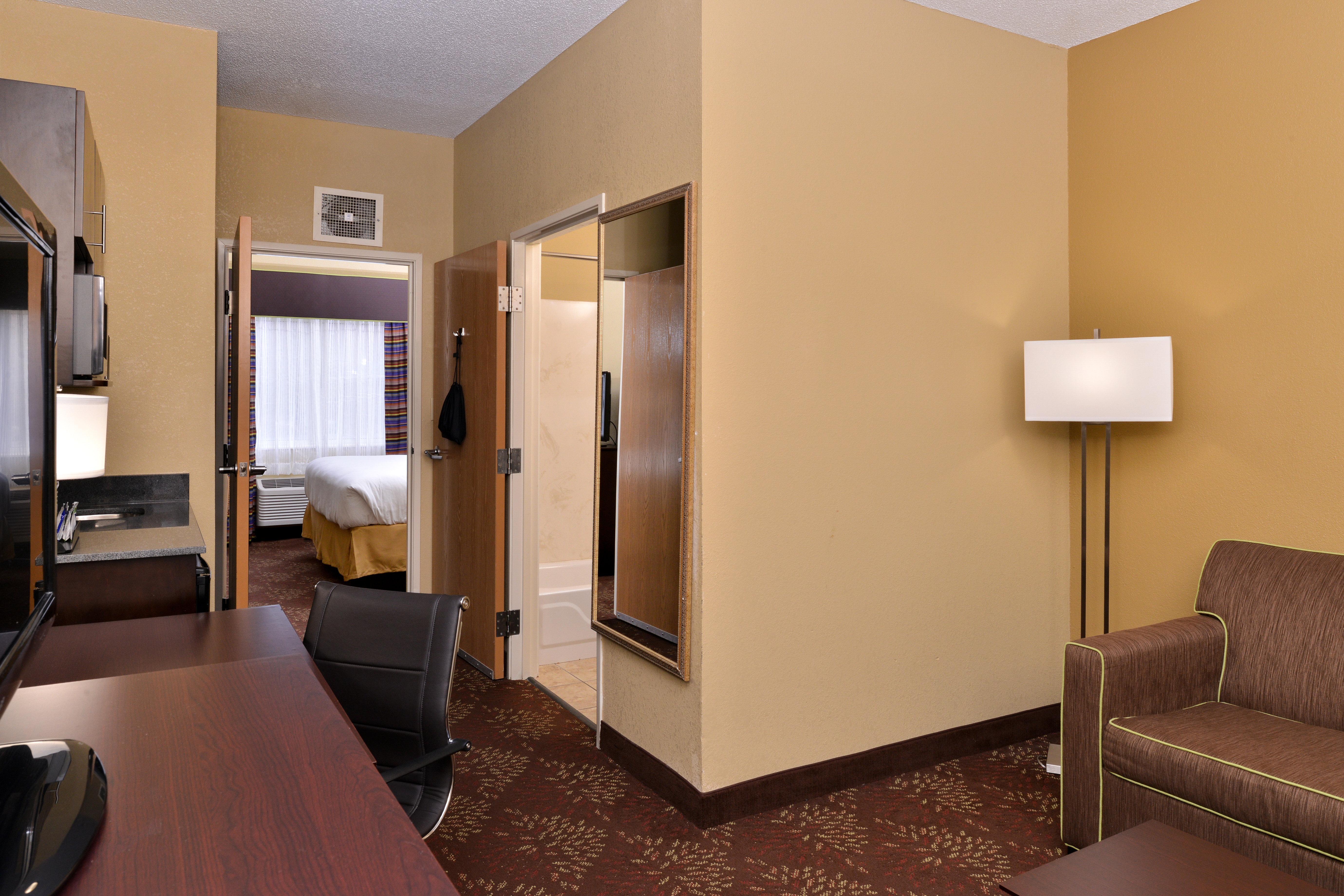 Holiday Inn Express Hotel & Suites Cincinnati-North/Шарънвил Екстериор снимка
