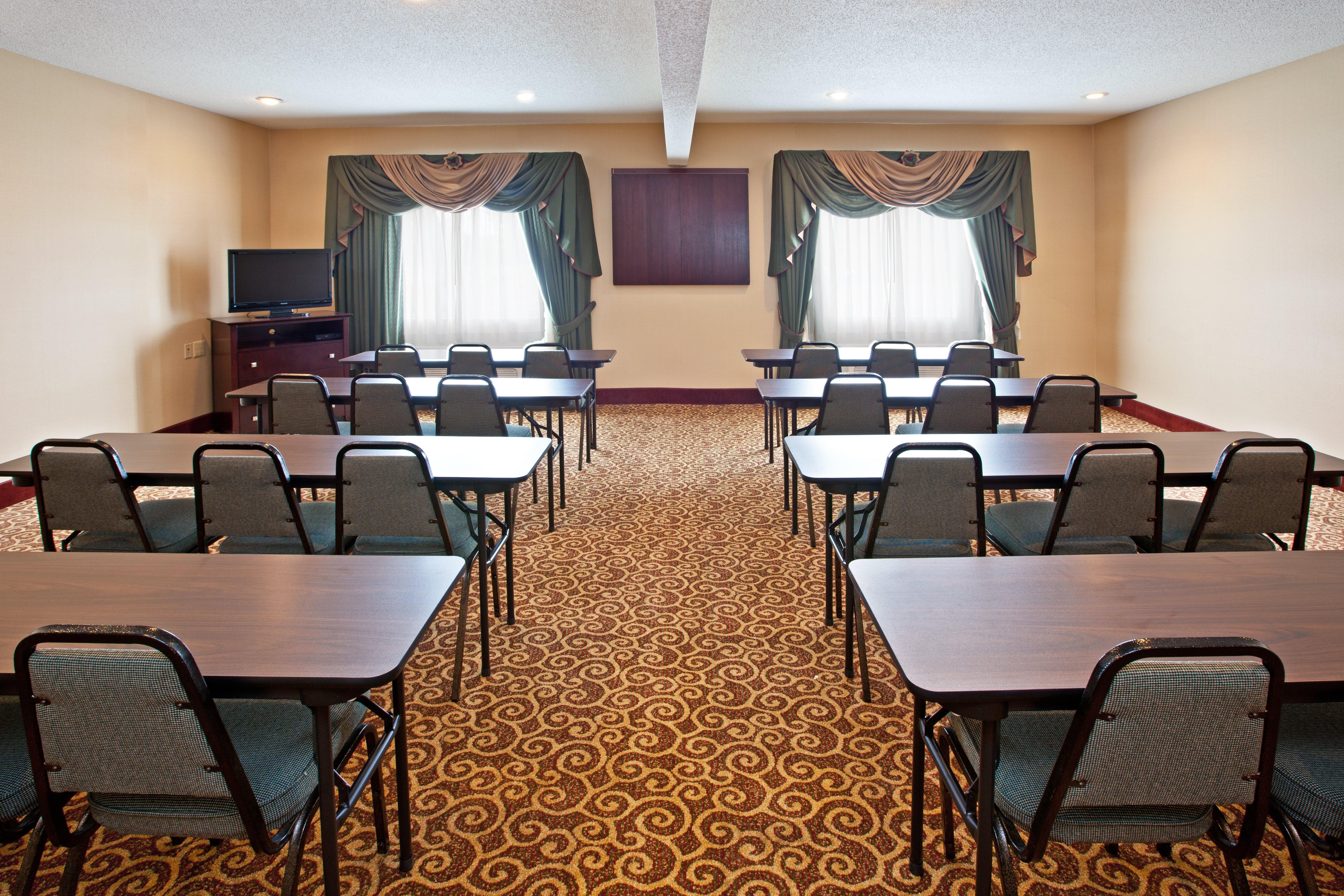 Holiday Inn Express Hotel & Suites Cincinnati-North/Шарънвил Екстериор снимка