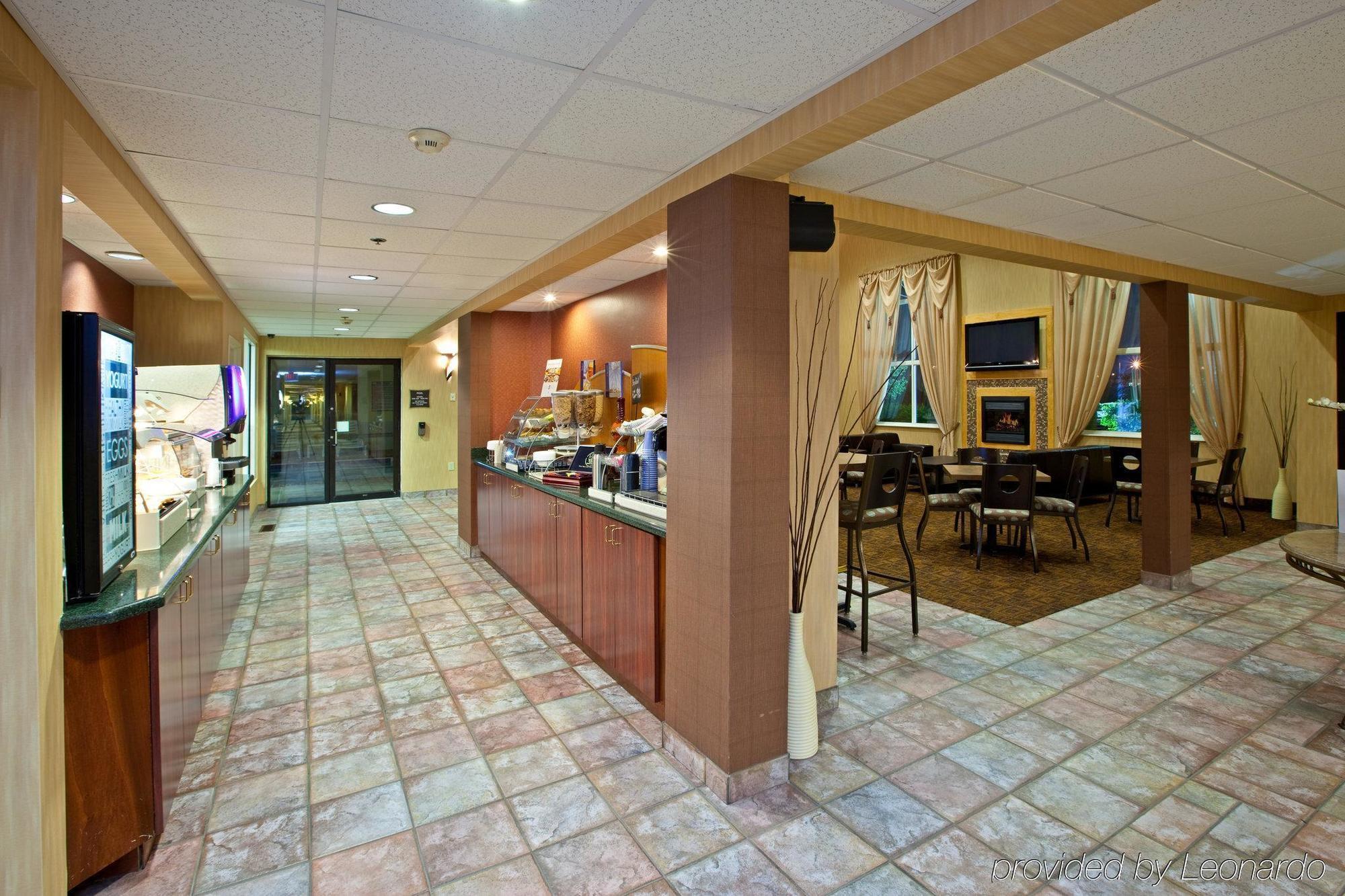 Holiday Inn Express Hotel & Suites Cincinnati-North/Шарънвил Екстериор снимка