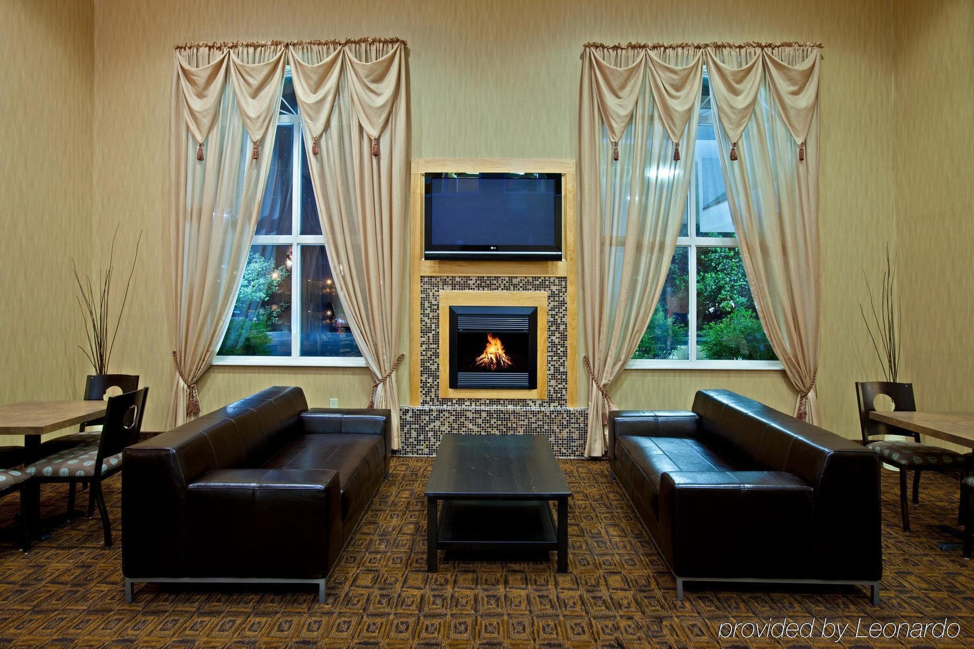 Holiday Inn Express Hotel & Suites Cincinnati-North/Шарънвил Екстериор снимка