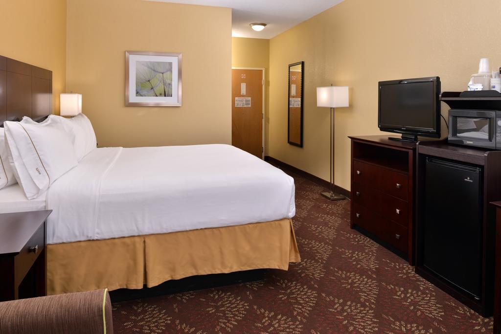 Holiday Inn Express Hotel & Suites Cincinnati-North/Шарънвил Екстериор снимка