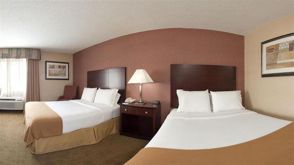 Holiday Inn Express Hotel & Suites Cincinnati-North/Шарънвил Екстериор снимка
