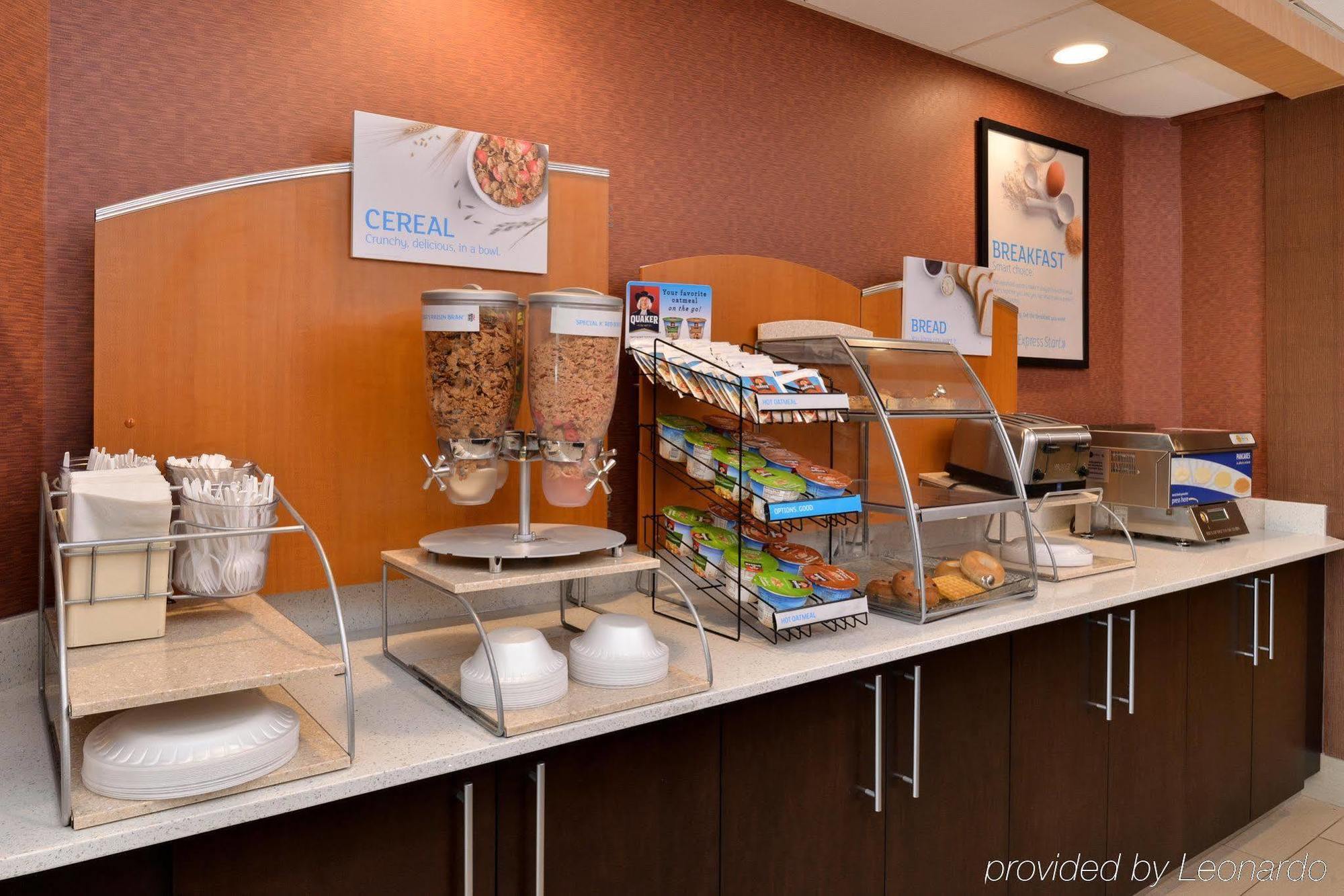 Holiday Inn Express Hotel & Suites Cincinnati-North/Шарънвил Екстериор снимка