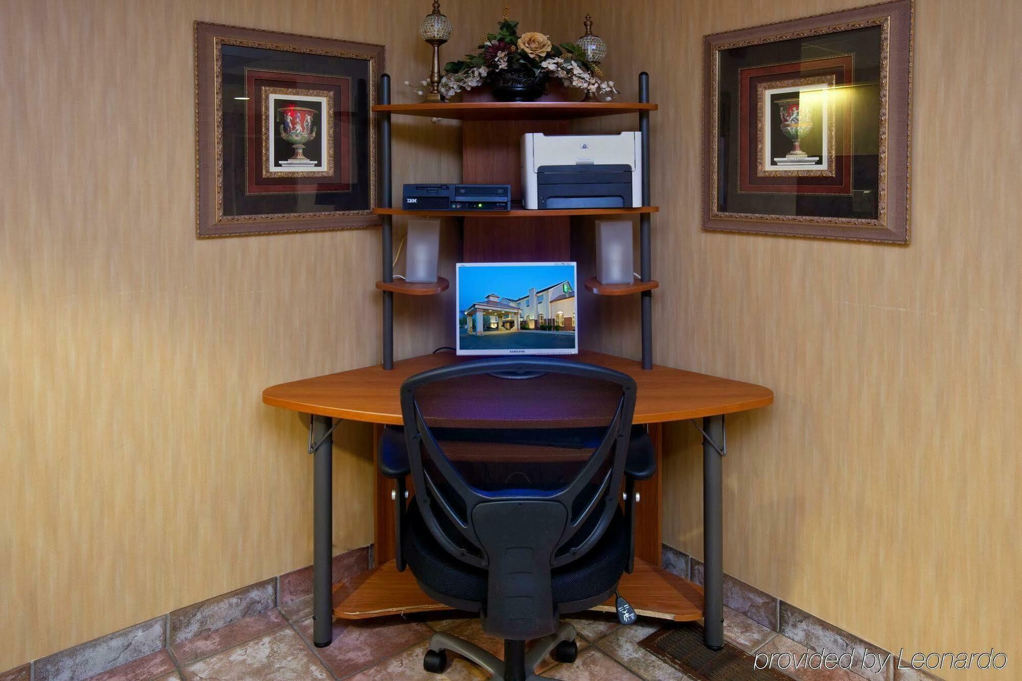 Holiday Inn Express Hotel & Suites Cincinnati-North/Шарънвил Екстериор снимка