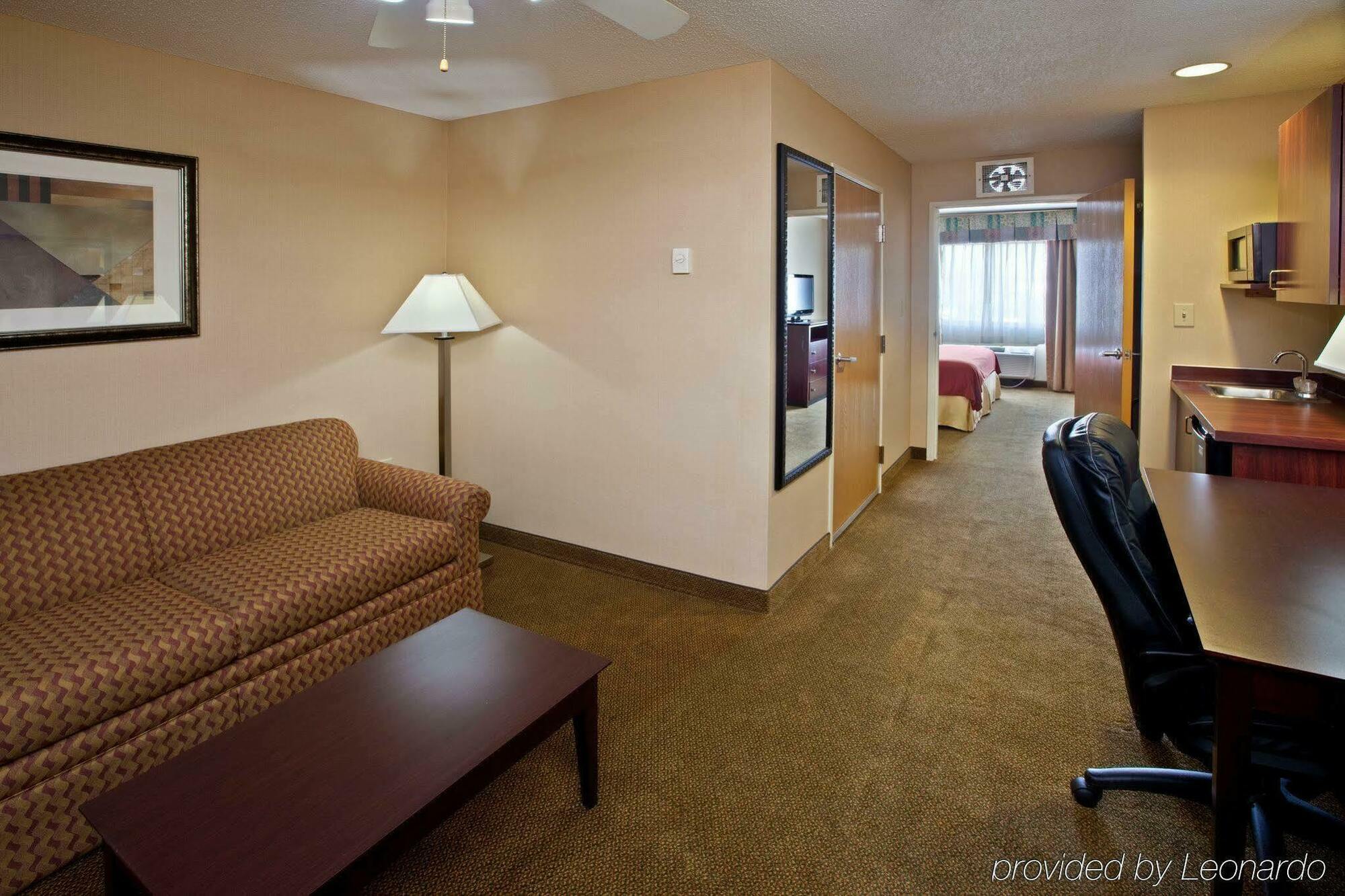 Holiday Inn Express Hotel & Suites Cincinnati-North/Шарънвил Екстериор снимка